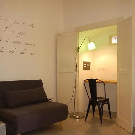 Dimora Ateneo - Nel Centro Della Citta 巴里